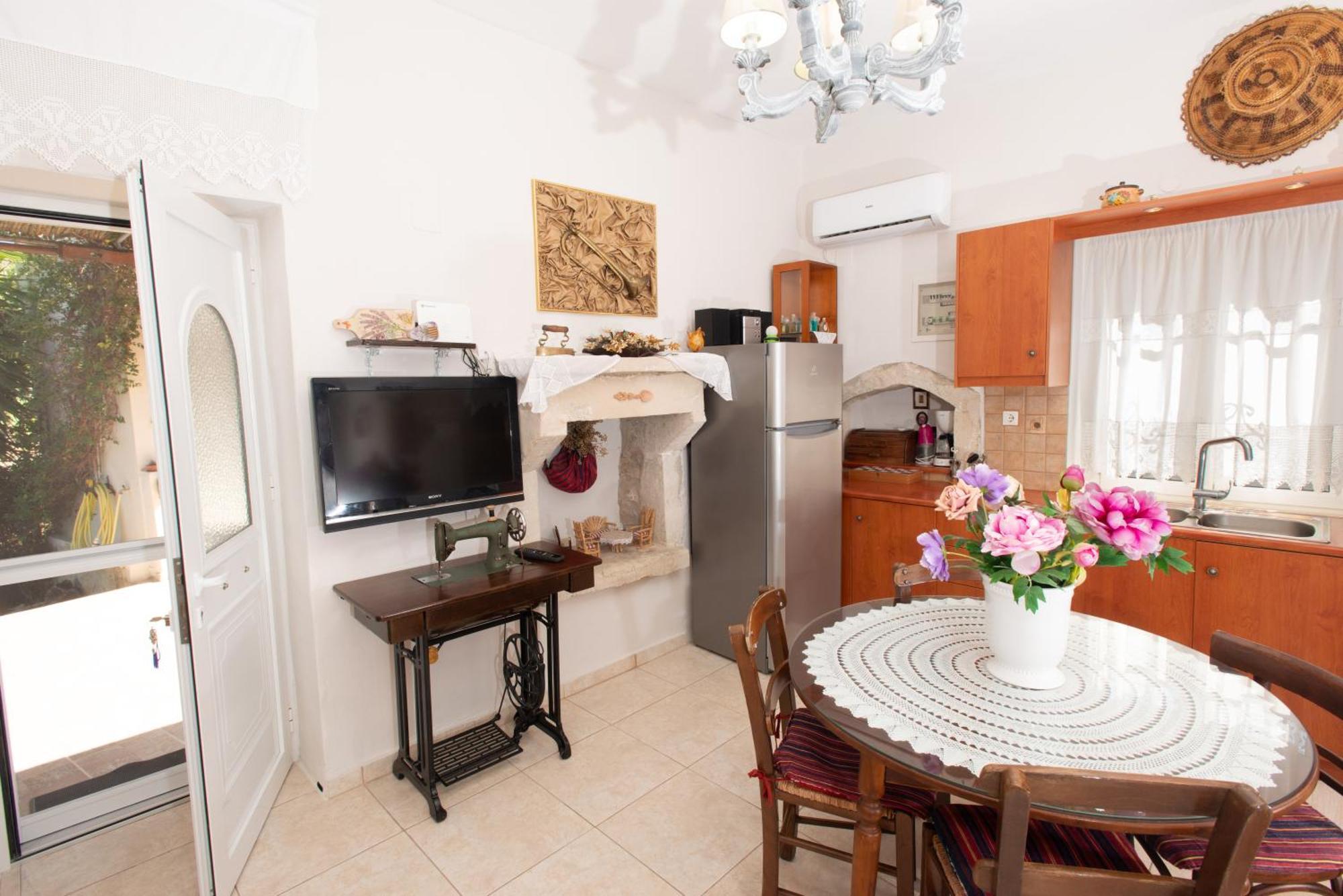 Eirini'S Traditional House Listaros ภายนอก รูปภาพ